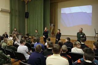 Сотрудники полиции Зеленограда посетили школу с профилактической лекцией