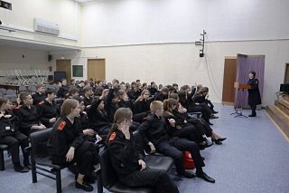 Полиция Зеленограда провела патриотическое мероприятие в подшефной школе
