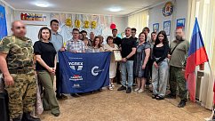 Партийцы Солнечногорска посетили подшефную школу в Луганске