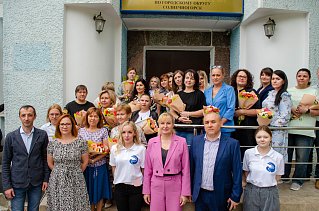 Партийцы Солнечногорска поздравили соцработников с профессиональным праздником