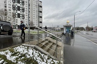 На лестнице у остановки «Храм Александра Невского» установили перилла