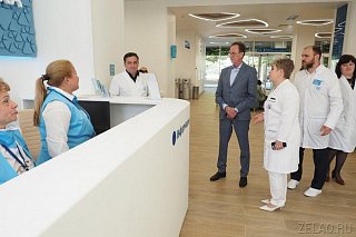 Префект Анатолий Смирнов посетил открывшуюся в 9 микрорайоне поликлинику