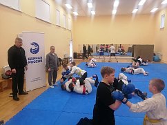 Партийцы Солнечногорска организовали открытую тренировку по рукопашному бою