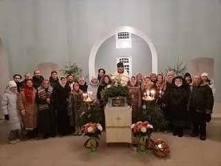 В Тараканово состоялась первая литургия в восстановленном Михаило-Архангельском храме