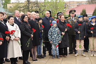 Партийцы Солнечногорска приняли участие в митинге-возложении к стеле «Солнечногорск – город воинской доблести»