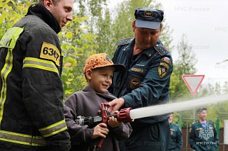 Сотрудники МЧС встретились с воспитанниками детского сада Солнечногорска