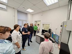 Единороссы Солнечногорска проверили работу рентген-кабинета в Менделеево Единороссы Солнечногорска проверили работу рентген-кабинета в Менделеево