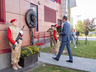 Памятную доску Герою РФ Дмитрию Разумовскому открыли в Зеленограде