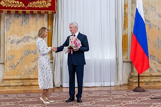 Собянин наградил заслуженных москвичей накануне Дня народного единства