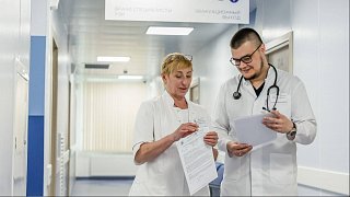 Более 220 медработников трудоустроились в подмосковные больницы по программе «Приведи друга»