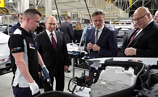 Президент Владимир Путин принял участие в торжественной церемонии открытия завода «Мерседес-Бенц» в Солнечногорье