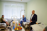Партийцы Солнечногорска навестили бойцов в Тимоновском госпитале