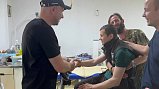 Партийцы Солнечногорска поздравили медиков полевого госпиталя с профессиональным праздником 