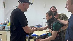 Партийцы Солнечногорска поздравили медиков полевого госпиталя с профессиональным праздником 
