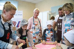 Адаптивная кухня: В Солнечногорске прошёл мастер-класс по приготовлению пельменей для детей с ОВЗ